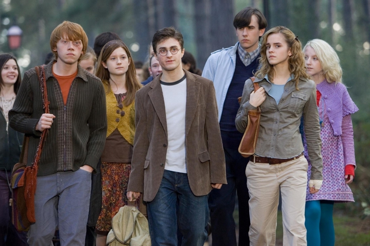 Звезды «Гарри Поттера» и «Фантастических тварей» озвучат аудиокнигу Джоан Роулинг