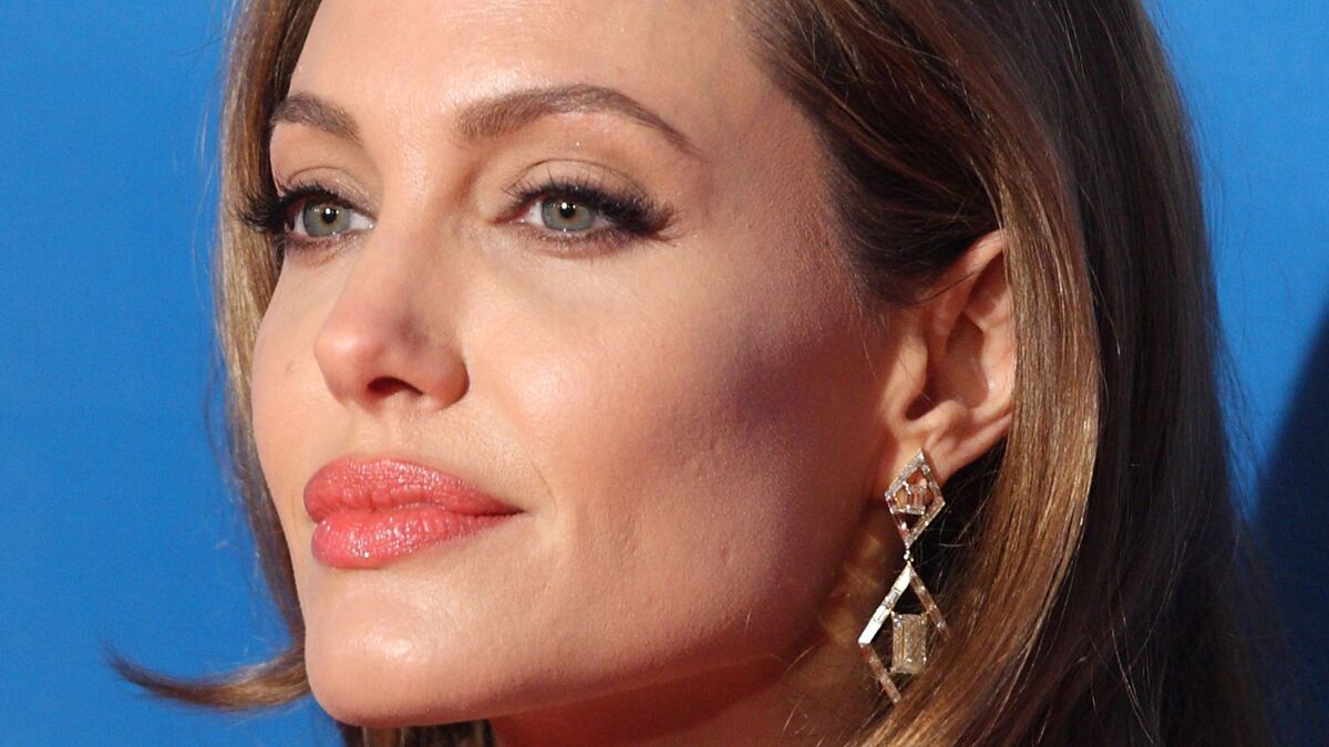 Больно смотреть: вот что Джоли творит со своими губами