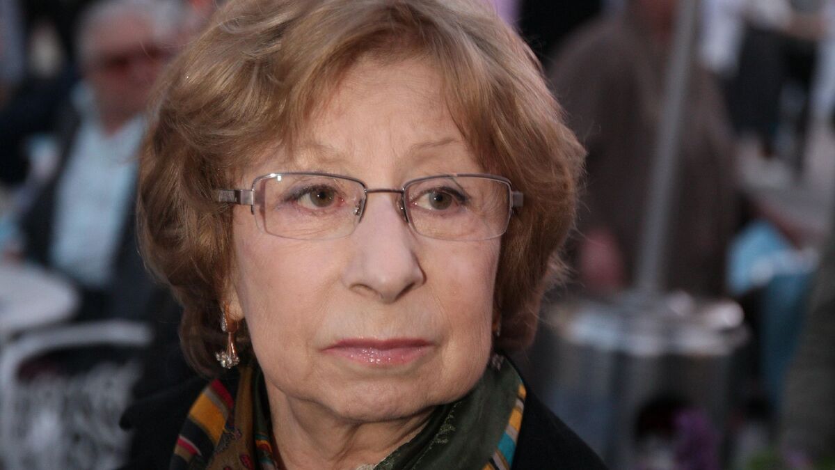 Весьма опасно: уехавшая 84-летняя Ахеджакова серьезно рискует