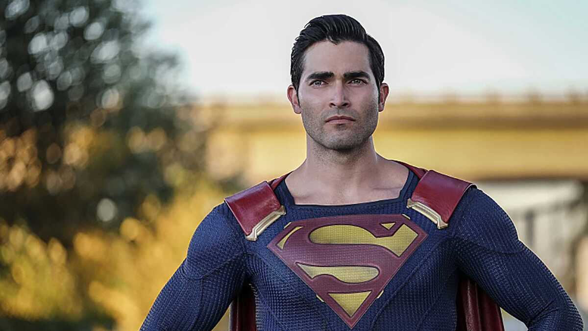 «Супермен и Лоис»: Тайлер Хэклин впервые предстал в новом костюме Человека из стали