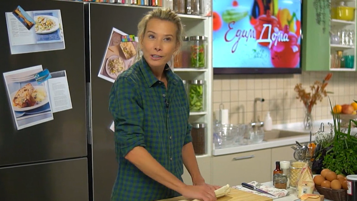 Грязными руками в салат: Высоцкую подловили на низости в шоу «Едим дома»