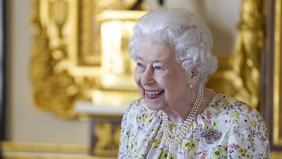 «Королева отказалась»: Елизавета II нанесла еще один сокрушительный удар Меган Маркл