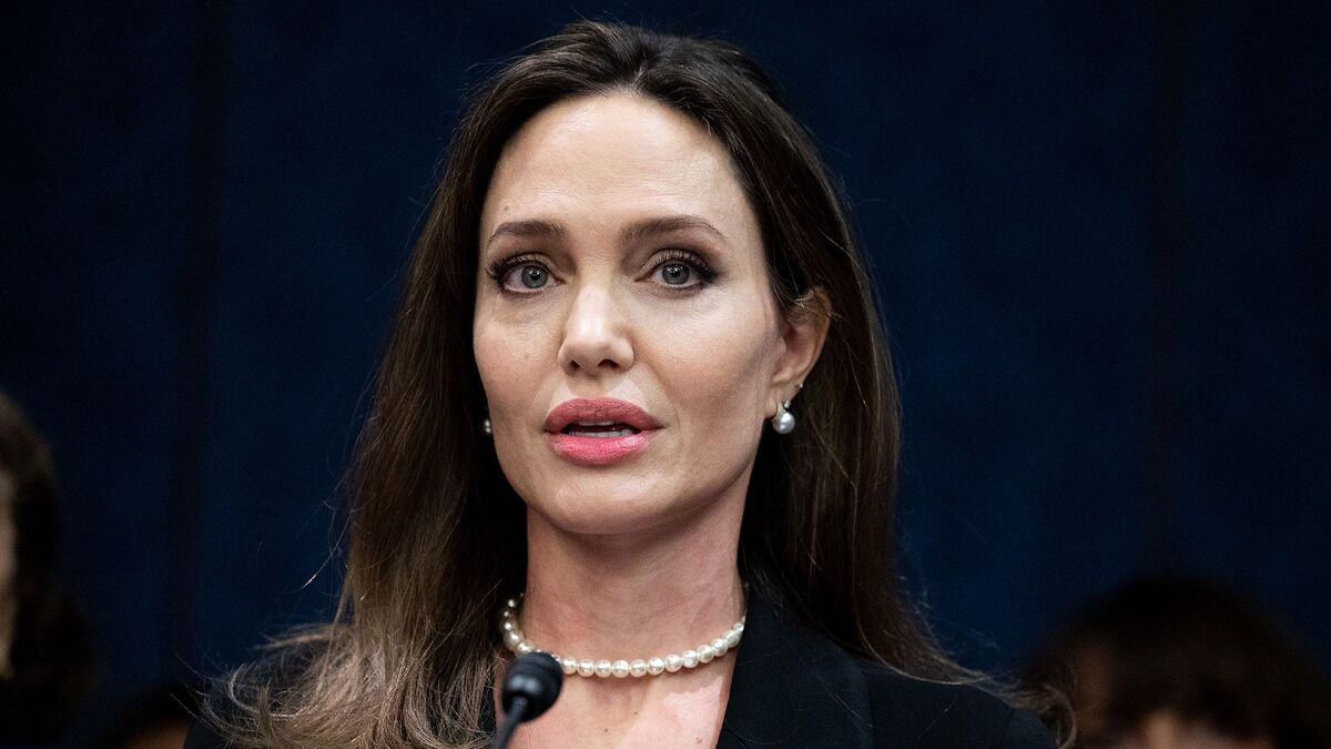 Дорогущие объедки: уборщик запросил немыслимую сумму за круассан Анджелины Джоли 