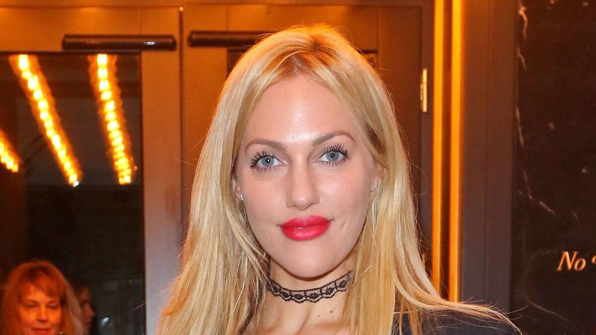 Close-up of the cleavage: Meryem Uzerli in black lace showed her seductive “mounds” (photo)