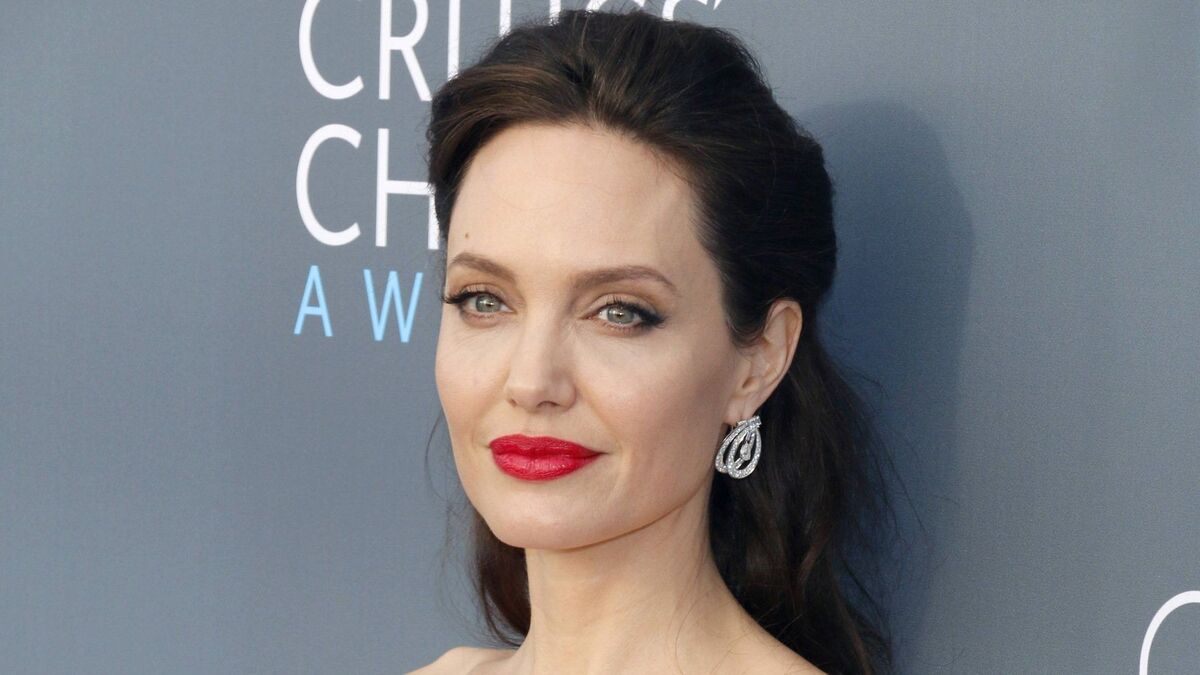 Напрочь забыла о стыде: «русская Анджелина Джоли» вызывающе порезвилась в джакузи (фото)
