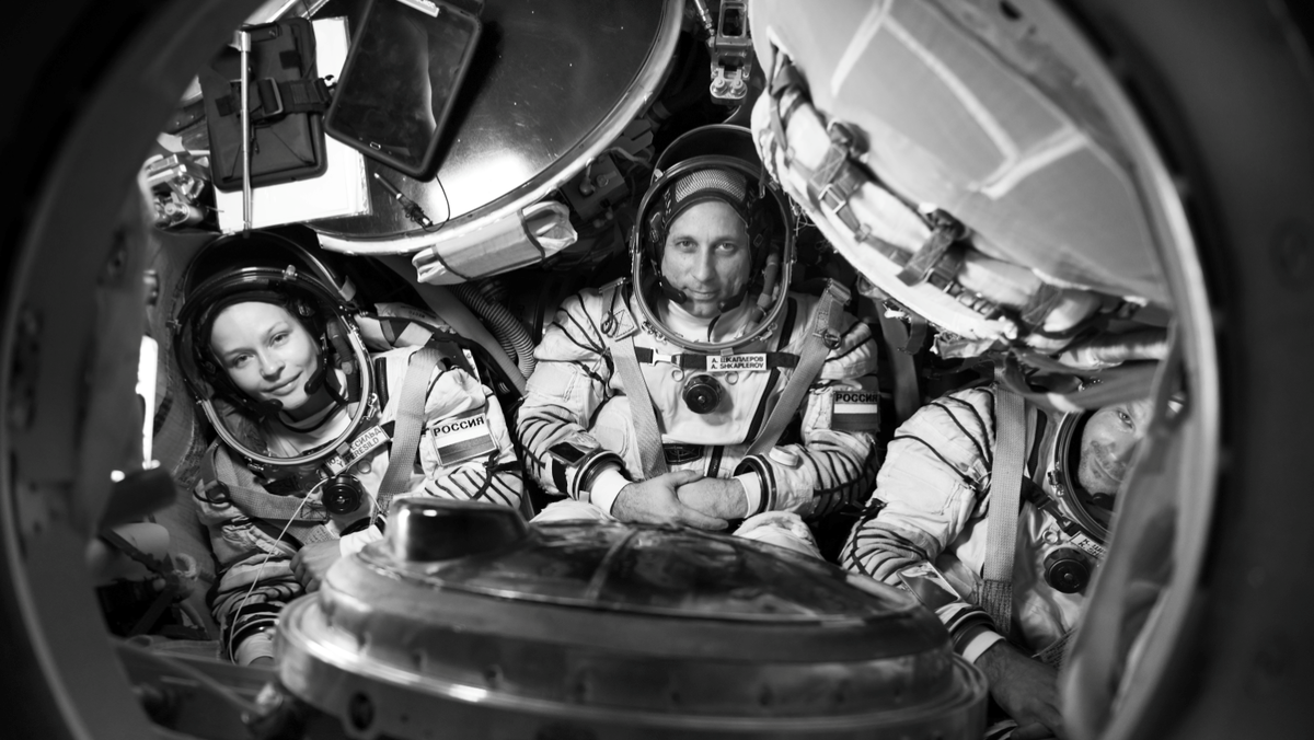 К полету на орбиту готовы: редкие фото «космонавтов» Пересильд и Шипенко взорвали Сеть