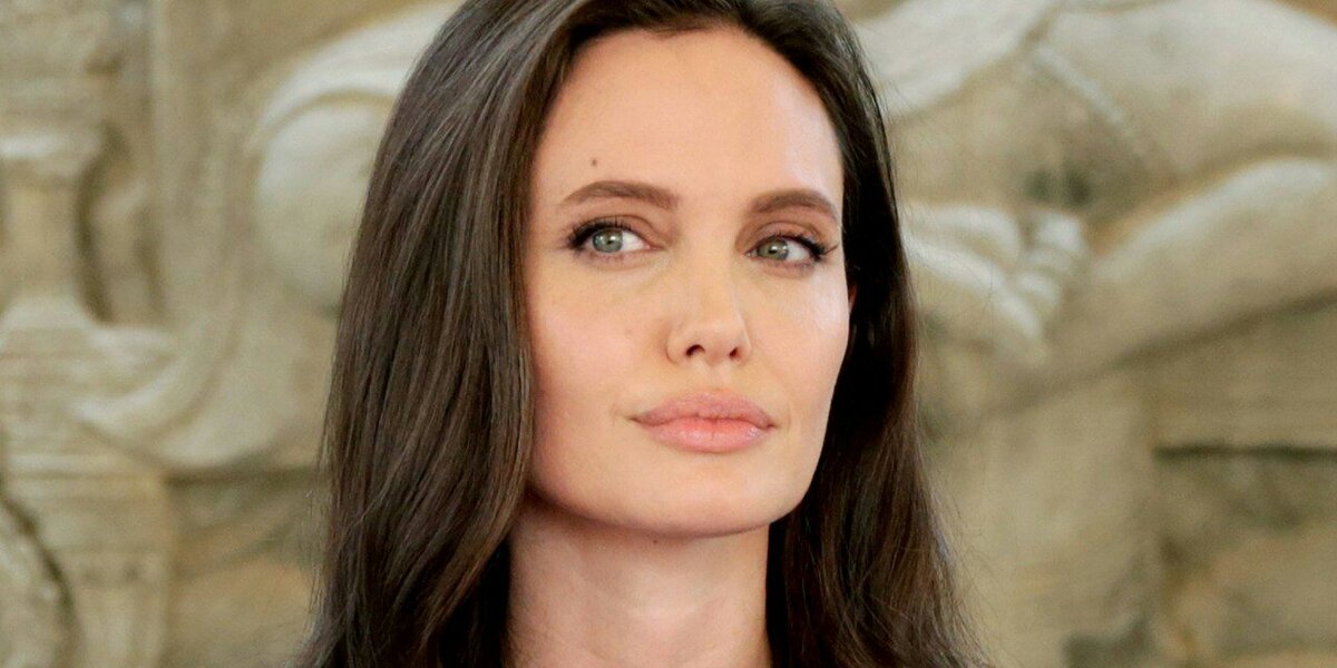 Таблоиды снова выдают замуж Анджелину Джоли