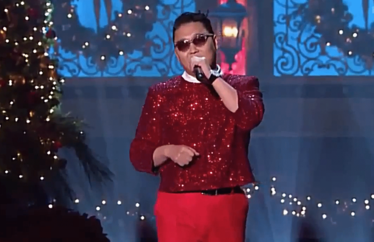 Видео: Рождественский Gangnam Style в Вашингтоне