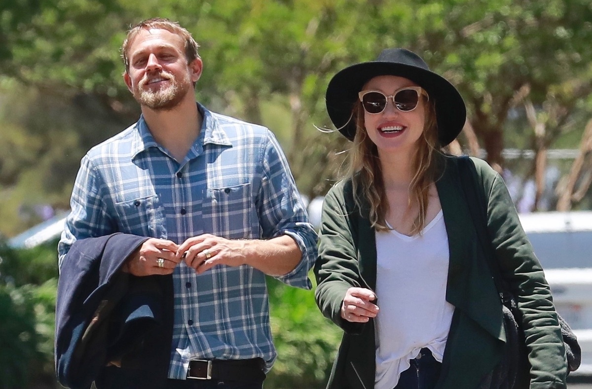 Редкий совместный выход: Чарли Ханнэм гуляет со своей девушкой по Лос-Анджелесу