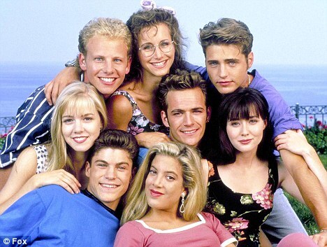 Актеры сериала "Беверли Хиллс 90210" не любят Тори Спеллинг