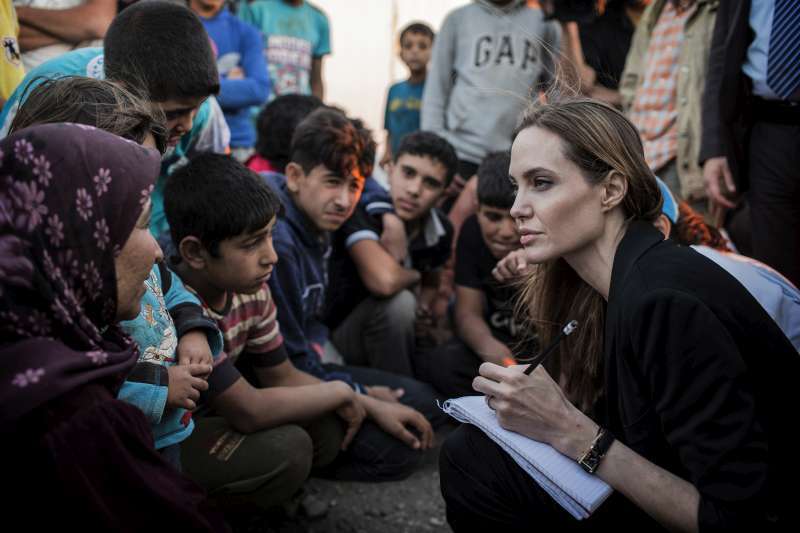Анджелина Джоли посетила сирийских беженцев в Иордании