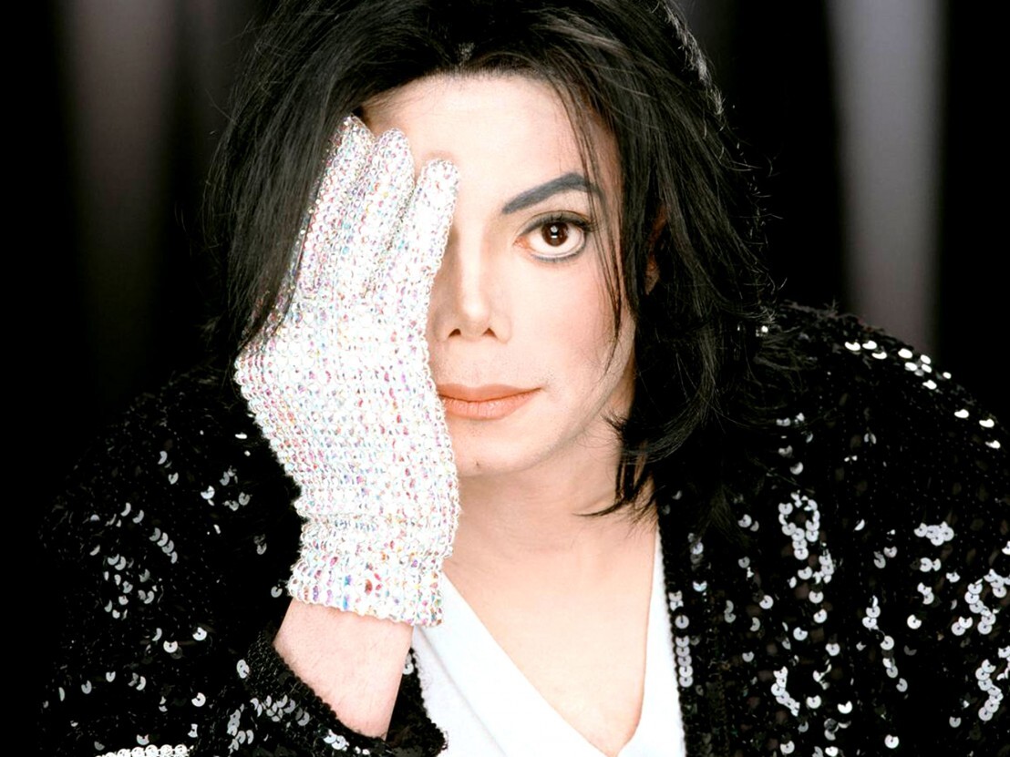 Майкл Джексон после смерти зарабатывает больше, чем при жизни