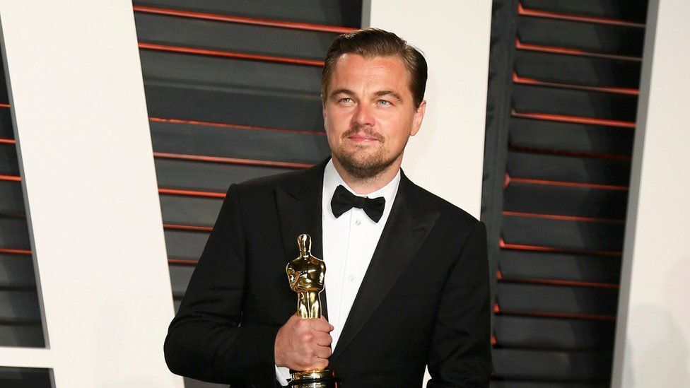 Леонардо ДиКаприо вынужден отдать ФБР подаренную ему статуэтку «Оскара»