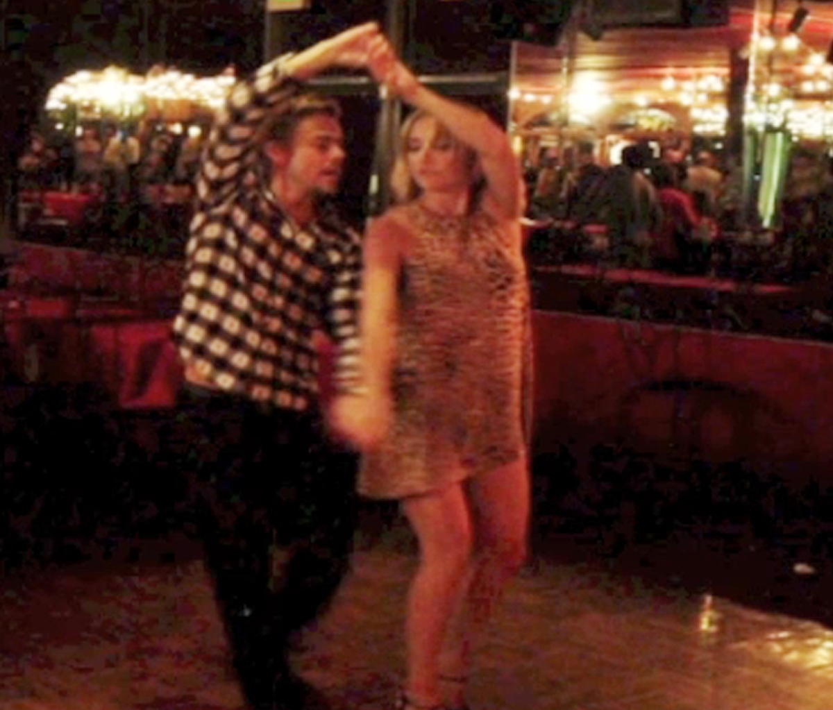 Видео: Кейт Хадсон танцует в кубинском ресторане