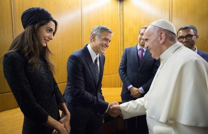 Джордж Клуни, Ричард Гир и Сальма Хайек получили награды от Папы Римского