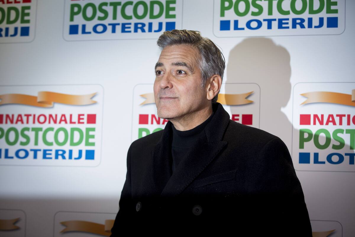 Джордж Клуни подарил родителям щенка из приюта