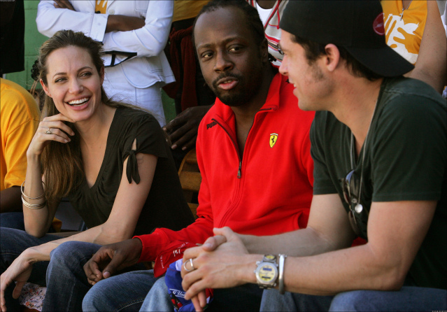 Анджелина Джоли и Брэд Питт пожертвовали миллион жертвам землетрясения на Гаити