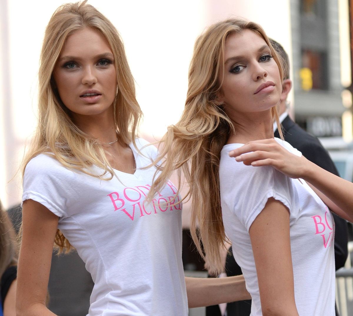 Victoria&#39;s Secret «попались» на фотошопе своих моделей