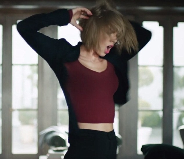 Тейлор Свифт устроила зажигательные танцы в новой рекламе Apple Music