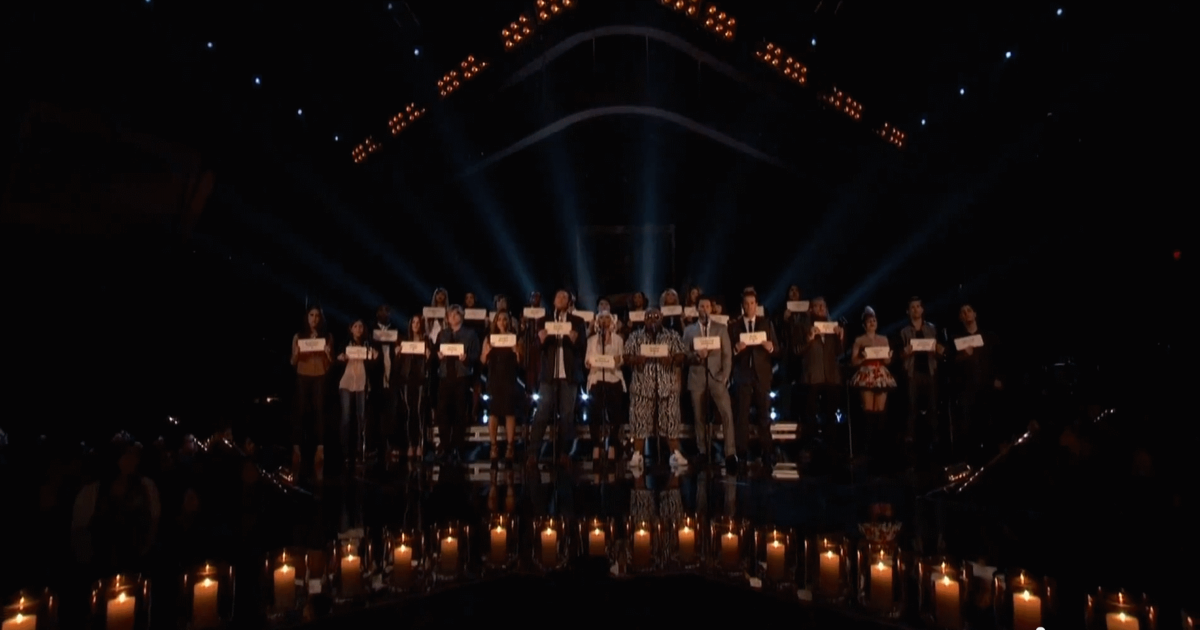 Звезды шоу The Voice почтили память погибших в трагедии в школе Сэнди-Хук