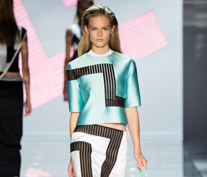 Модный показ новой коллекции Versace. Весна / лето 2015