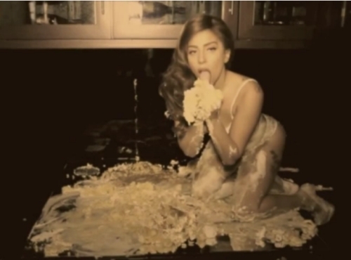 Тизер нового клипа Lady Gaga — Cake