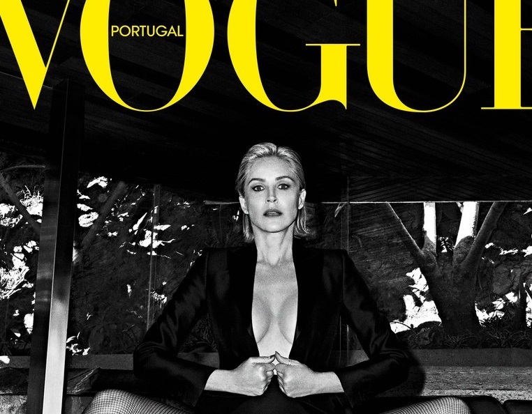 Смело: 61-летняя Шэрон Стоун снялась топлес для откровенной обложки Vogue
