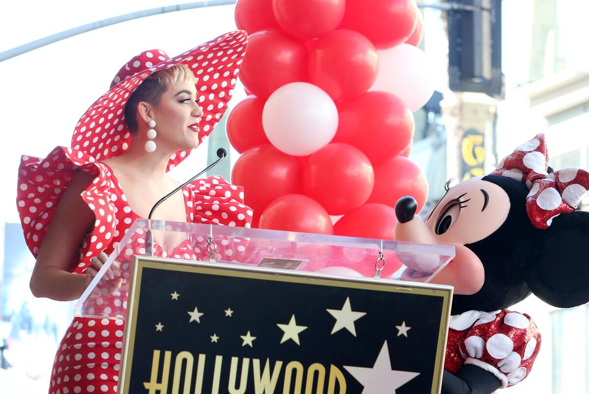 Фото: Кэти Перри и Хайди Клум на церемонии открытия звезды Минни Маус на Аллее славы