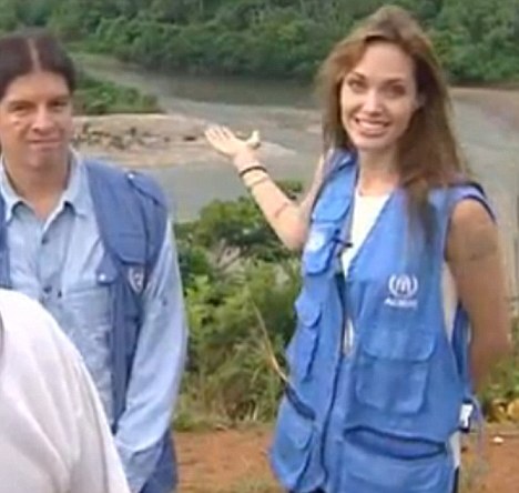 Анджелина Джоли посетила Гаити и Эквадор. Видео