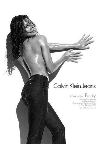 Ева Мендес и Джейми Дорнан в рекламе Calvin Klein