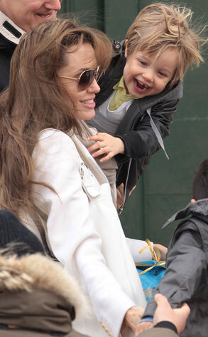 Как Анджелина Джоли отнеслась к высказываниям Чаза Боно о ее дочери Шайло?