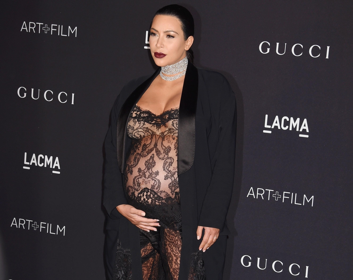 Ким Кардашьян рассказала, сколько набрала за время беременности