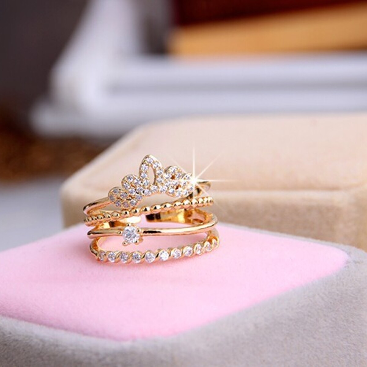 Кольцо корона Тиффани. Золотое кольцо в коробочке. Женское кольцо в коробочке. Золотое кольцо "корона".