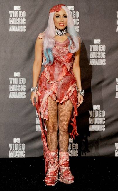 Леди Гага В Красном Платье – Мачете Убивает (2013)
