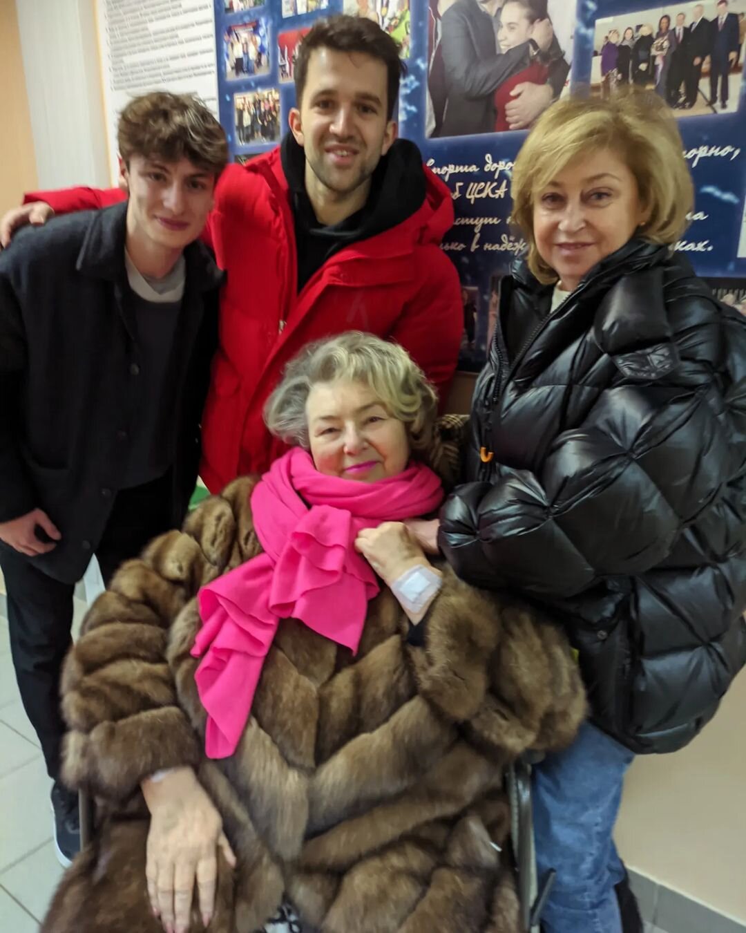 Скучала»: Татьяна Тарасова в инвалидном кресле вернулась на работу